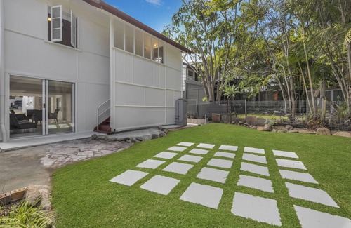 Woolloongabba House | 6 Mins to City –Stylish Retreat