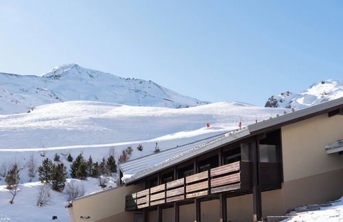 Piau Engaly Apartment | 6-Person Apartment in Piau Engaly – Direct Access to Ski Slopes with Terrace and Balcony