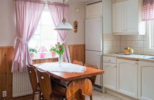 Trollhattan Municipality House | 6 person holiday home in TROLLHÄTTAN