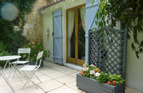 Bardenac Cottage | 6 person lakeside cottage Near Chalais/Aubeterre