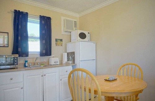 Summerside Apartment | (6) Private Double Suite at Green Acres Summerside