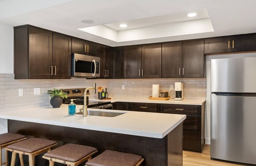 West University House | 6 Sleeping areas, Close to Casinos, Tahoe, UNR!