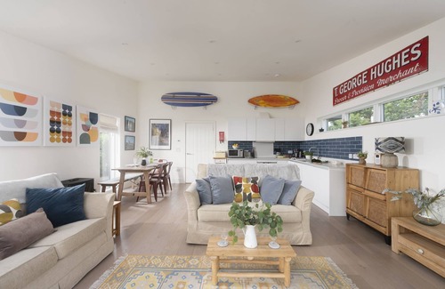 Hayle House | 6 The Dunes - a lodge that sleeps 5 guests in 2 bedrooms