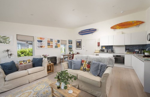 Hayle House | 6 The Dunes - a lodge that sleeps 5 guests in 2 bedrooms
