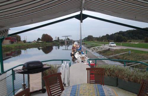 Saint-Valery-sur-Somme Boat Rental | 60 m² Houseboat ∙ 2 bedrooms ∙ 6 guests