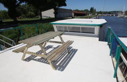 Saint-Valery-sur-Somme Boat Rental | 60 m² Houseboat ∙ 2 bedrooms ∙ 6 guests