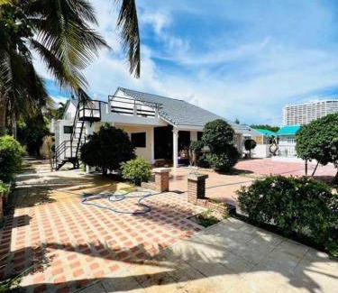 Noen Phra Villa | 600 m² Villa ∙ 6 bedrooms ∙ 20 guests
