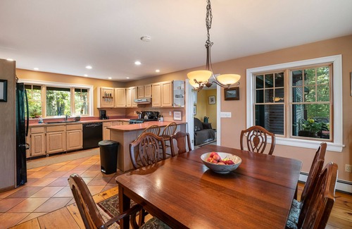 Kittery Point House | 600' of Waterfront Chauncey Creek House, fenced yard, office, walk to the beach