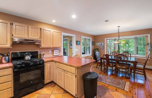 Kittery Point House | 600' of Waterfront Chauncey Creek House, fenced yard, office, walk to the beach