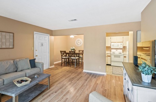 Auburn Apartment | 601 N Gay St - Steps to Downtown