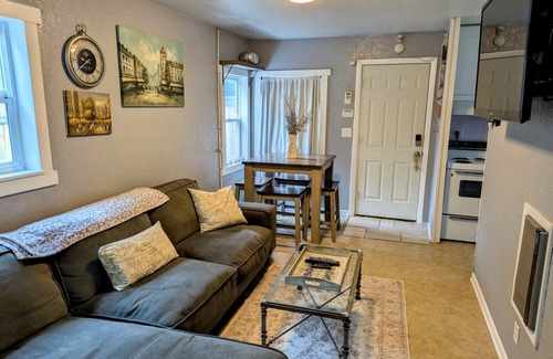 West Slope Cottage | 62 m² Cabin ∙ 2 bedrooms ∙ 4 guests