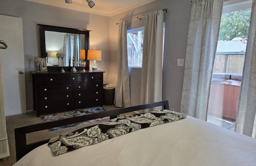 West Slope Cottage | 62 m² Cabin ∙ 2 bedrooms ∙ 4 guests