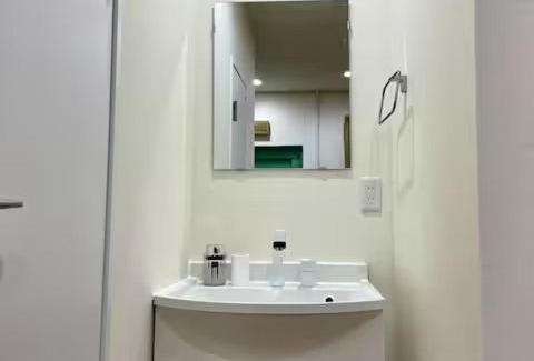 Miyakojima Apartment | 65' TV クイーンベッド コンビニ徒歩1分 洗濯機 WiFi