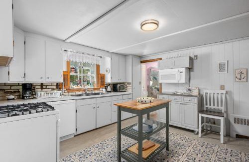 Hyannis House | 66 Stetson Street Hyannis- Hyannis Haven