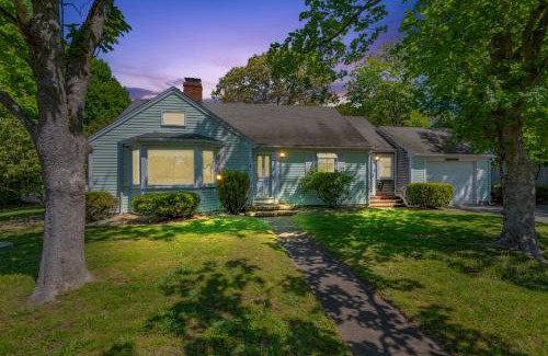 Hyannis House | 66 Stetson Street Hyannis- Hyannis Haven