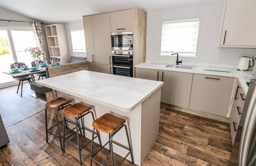 Pendine Cottage | 69 THE PADDOCKS, pet friendly, country holiday cottage in Pendine