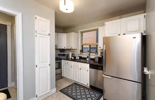 North York House | 6bedroom residential home-North York Subway access