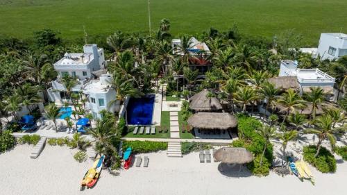 Soliman Bay Villa | 6BR Exclusive Beachfront Villa w/Pool in Tulum