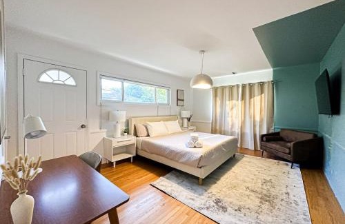 Burbank House | 6BR Pool Escape for Friends and Family - LOU1 - BUR