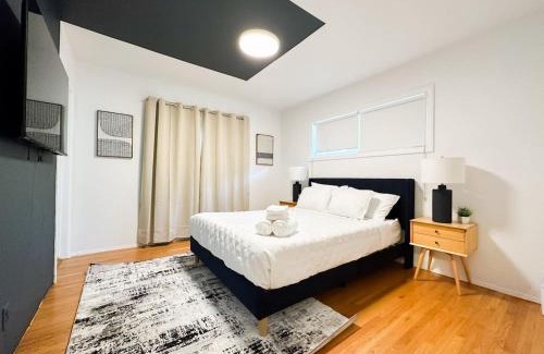 Burbank House | 6BR Pool Escape for Friends and Family - LOU1 - BUR