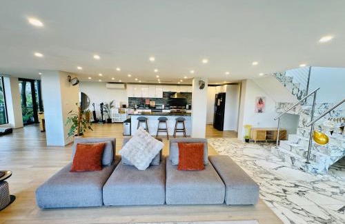 Mosman House | 6BR Stunning Waterview & Private Pool