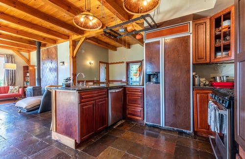 East Dorset House | 7 bed/3 bath and 2 kitchens Mountain Top House near ski/horse show