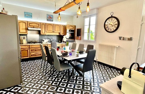 Belz Villa | 7-bedroom villa in Belz with WiFi, pet-friendly