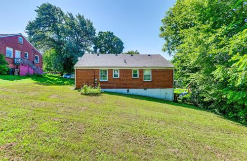 Inglewood House | 7 Mi to Dtwn Apt with Spacious Yard in Nashville