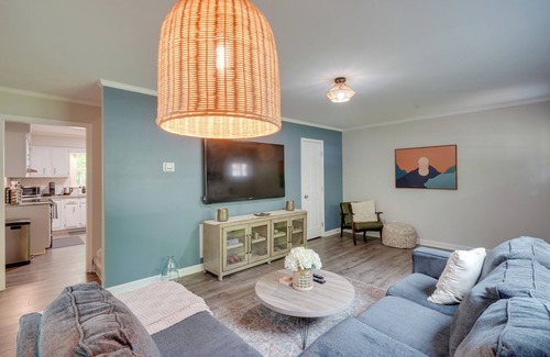 North Raleigh House | 7 Mi to Dtwn Raleigh: BBQ-Ready Townhome!
