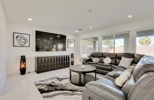 Manistee Ranch HOA House | 7 Mi to State Farm Stadium Family Home with Pool