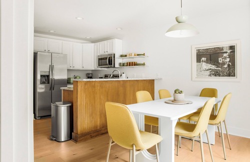 Issue House | 7 mins to the beach! Fire Pit, BBQ, Games, Fully Equipped Kitchen & Beach Gear