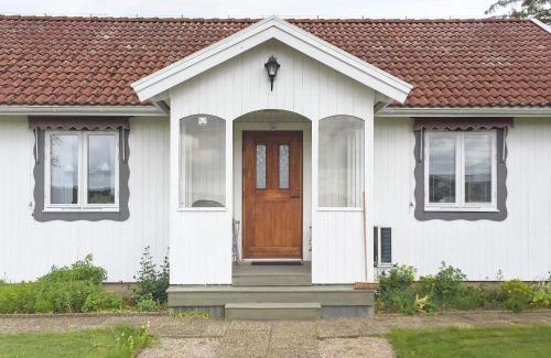 Vara Municipality House | 7 person holiday home in VARA-By Traum