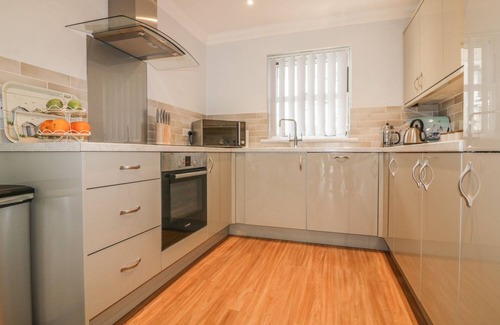 Paignton Cottage | 7 THE RETREAT, pet friendly, country holiday cottage in Paignton