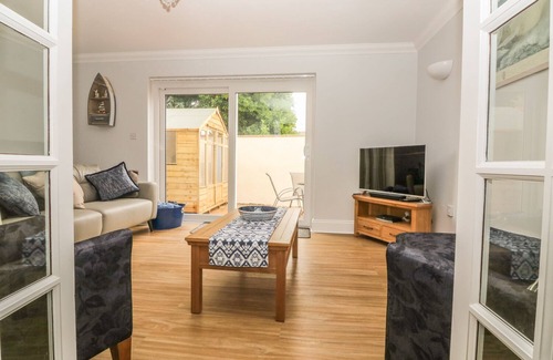 Paignton Cottage | 7 THE RETREAT, pet friendly, country holiday cottage in Paignton