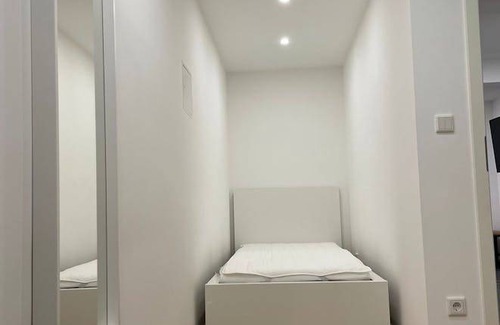Hasenbergl-Lerchenau Ost Resort | 70 m² Private room ∙ 1 bedroom ∙ 1 guest