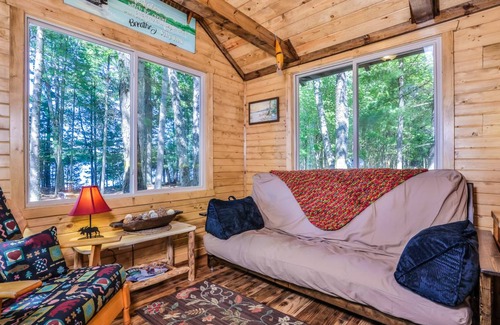Eagle River Cabin | 70 m² Cabin ∙ 2 bedrooms ∙ 4 guests