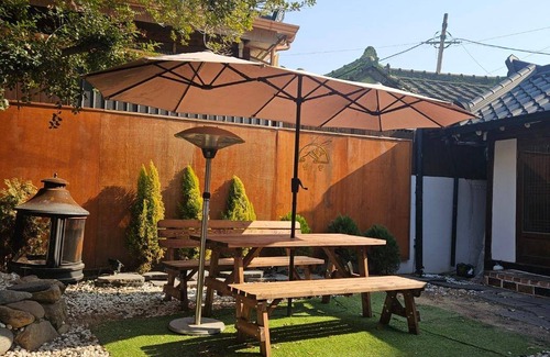 Icheon-dong House | 70 m² House ∙ 1 bedroom ∙ 1 guest