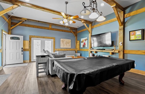 Southmont House | 70" TV, pool table, darts, 10 minutes from Wildlife Boat Ramp + Board & Batten