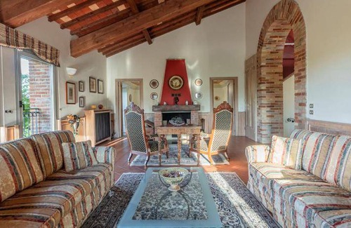 Vignale Monferrato Villa | 700 m² Villa ∙ 5 bedrooms ∙ 10 guests