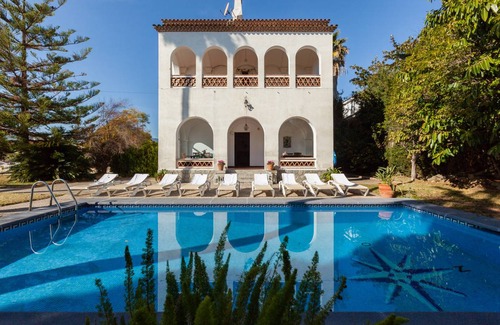 Cabrils Villa | 700 m² Villa ∙ 8 bedrooms ∙ 19 guests