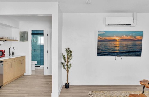 Hallandale Beach House | 703 #8 · New Studio Close to everything!