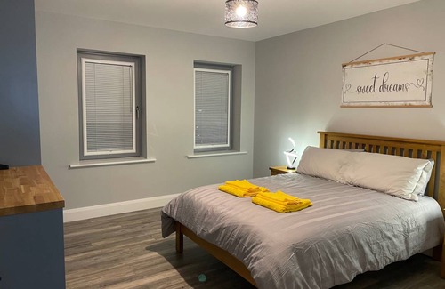 Tuam House | 731 m² House ∙ 5 bedrooms ∙ 12 guests