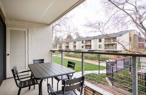 Sharon Heights Apartment | 75 m² Apartment ∙ 1 bedroom ∙ 2 guests