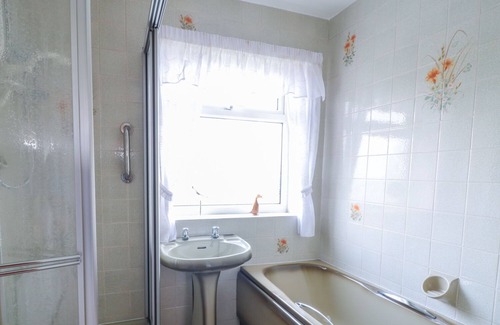 Ault Hucknall House | 75 MANSFIELD ROAD, pet friendly, with a garden in Chesterfield