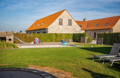 Nieuwkapelle House | 750 m² House ∙ 10 bedrooms ∙ 30 guests