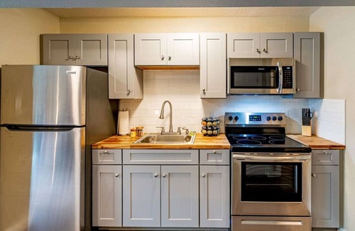 Northeast Heights Apartment | 760 On The Blvd Studio 42 Overlooking Nobhill