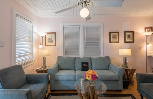 Uptown - Upper Duval House | 78 m² House ∙ 3 bedrooms ∙ 8 guests
