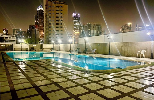 Ploenchit Condo | 78sqm, Large 1 Bdrm, Soi Nana, Near BTS, Free WiFi