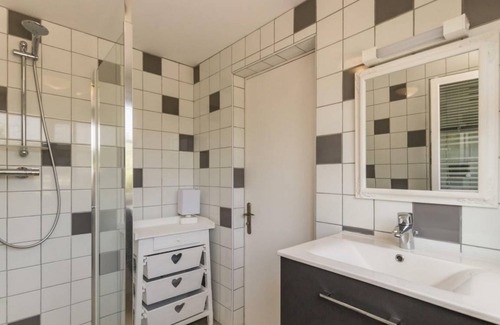 Montaigu-la-Brisette Cottage | 79 m² Cabin ∙ 2 bedrooms ∙ 5 guests