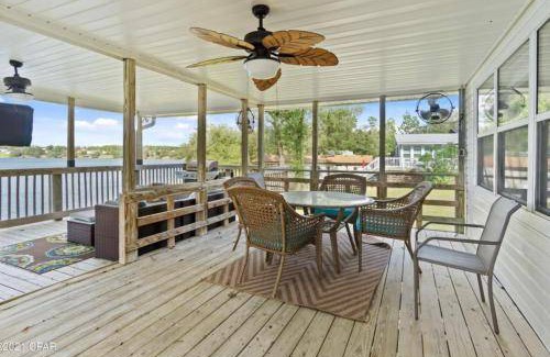 Thomas Drive House | 79 m² House ∙ 2 bedrooms ∙ 8 guests